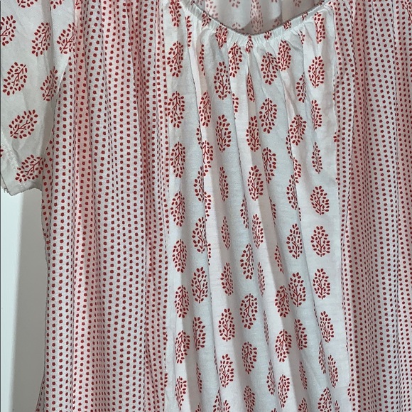 Old Navy white and red shirt. Size XL - Picture 4 of 5